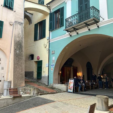 Beautifully Restored Romantic Apartment In The Centre Of Historic Dolcedo Exterior photo