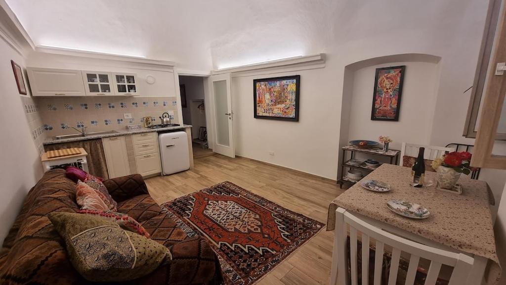 Beautifully Restored Romantic Apartment In The Centre Of Historic Dolcedo Exterior photo