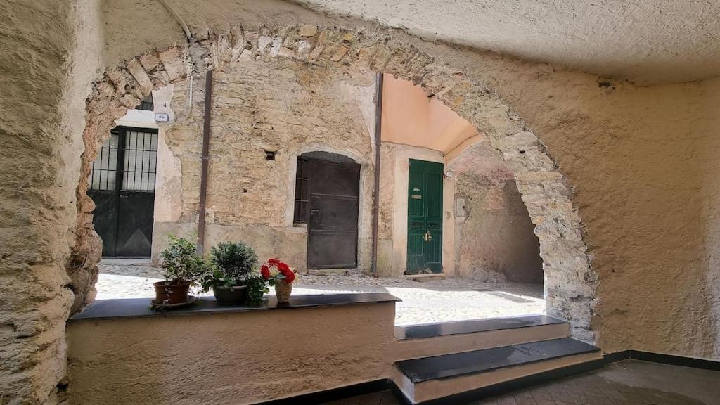 Beautifully Restored Romantic Apartment In The Centre Of Historic Dolcedo Exterior photo