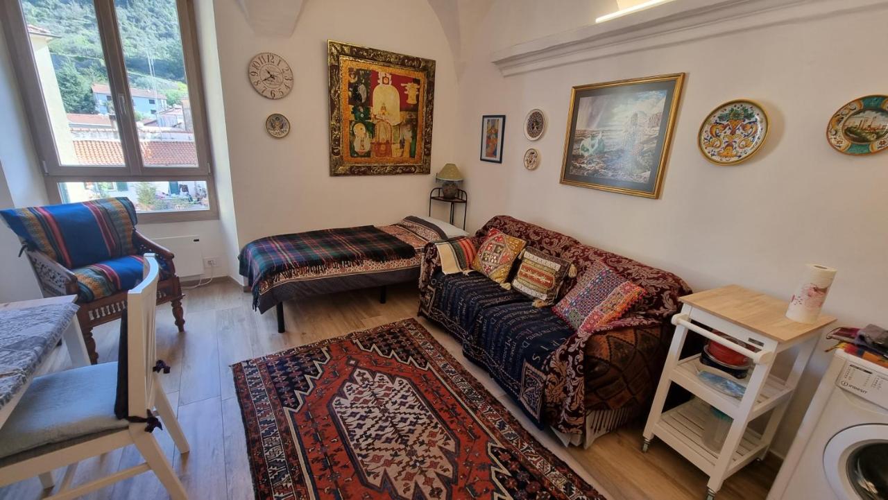 Beautifully Restored Romantic Apartment In The Centre Of Historic Dolcedo Exterior photo